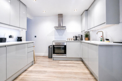 Modern Fitted Kitchen