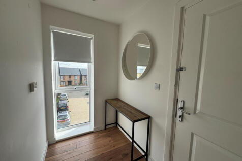 No Deposit Option - Maverick Drive, Essex, RM15 photo 5