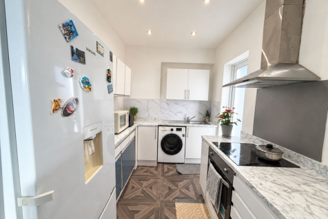 Gantshill Crescent, Ilford, IG2 photo 4