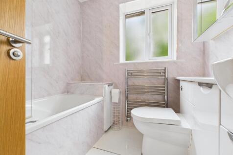 CAM03729G0-PR0113-STILL008