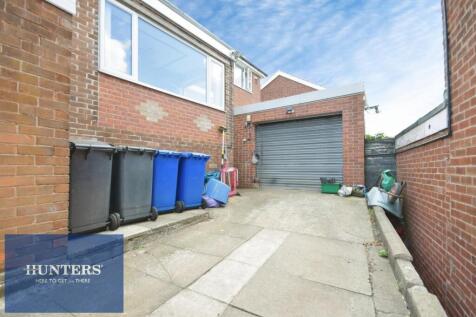 driveway and garaage.jpg