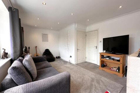 Generous Living Room 471