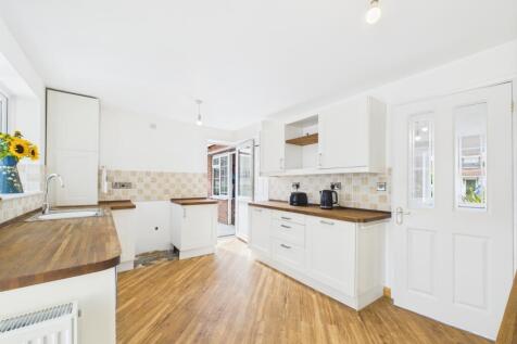 CAM02023G0-PR0155-STILL015