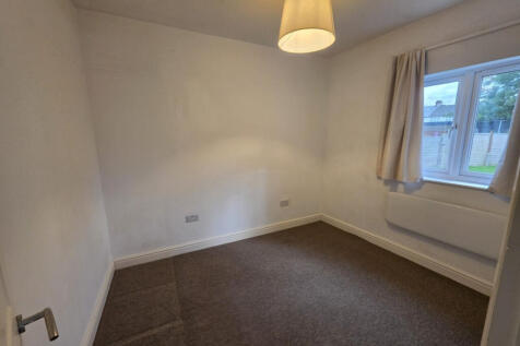 Upper Elmers End Road, Beckenham, Kent, BR3 photo 4