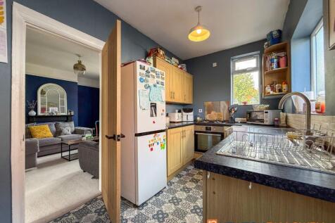 Kitchen Through To Lounge