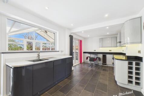 CAM03218G0-PR0592-STILL007