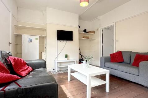4-bed house on Elmsthorpe Avenue, Lenton, £1,716/mo
