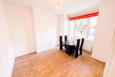 Park Grove Rd E11