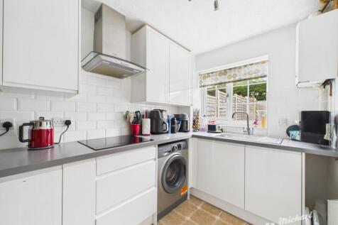 CAM02773G0-PR0395-STILL005