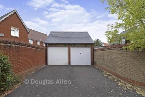 Garage &amp; Parking Bay