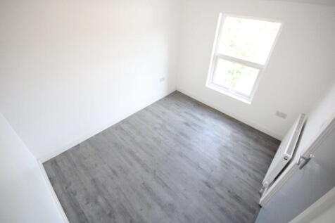 Belle Isle Road, Leeds, LS10 2DH photo 5