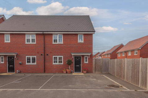 3 bed semi-detached house for sale Thistledown Cr