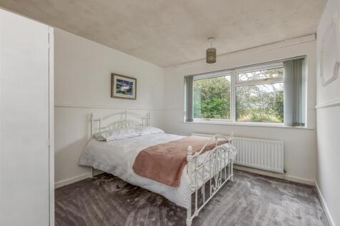 6 St Johns close-Bedroom 3.jpg