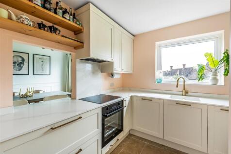 8-Oakleigh-Court-10.jpg