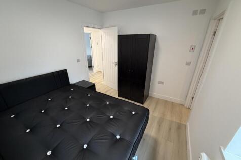 Flat 4, Pen y Wain Road photo 5