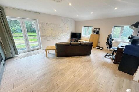 WhatsApp Image 2025-10-01 at 14.45.41 (1).jpg