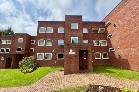 A second floor, two bedroom apartment situated in the popular Jacoby Place development in Edgbaston. The apartment benefits from having its own garage and is being offered with no chain. Cash buyers o