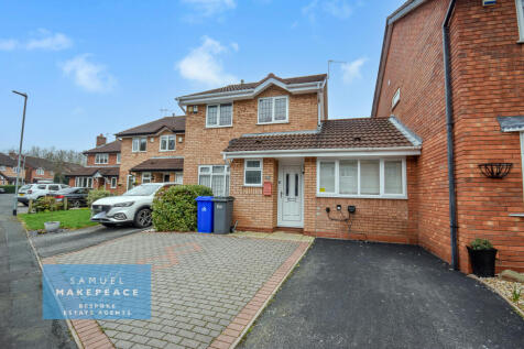 Four Bedroom Detached House with Gorgeous Interio