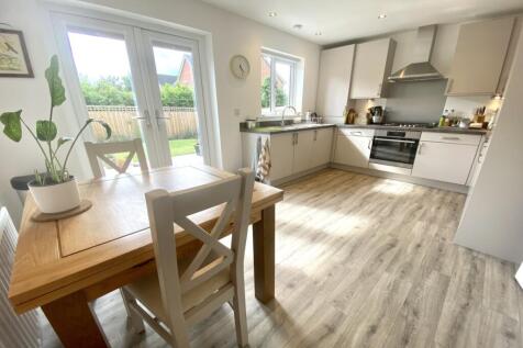 Kitchen / Dining Roo