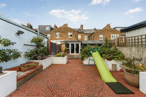 19 Berrymead Gardens-8.jpg
