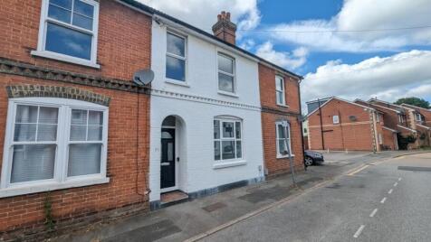 Comfortable home, well-positioned in town centre