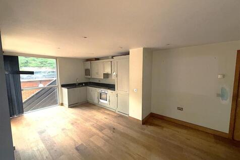 OPEN PLAN LOUNGE/KITCHEN