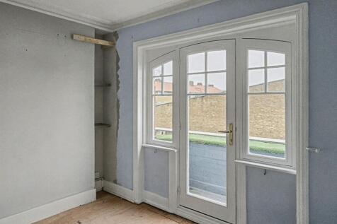 19 Greyhound Mansions, Greyhound Road, Barons Court, London, W6 8NY