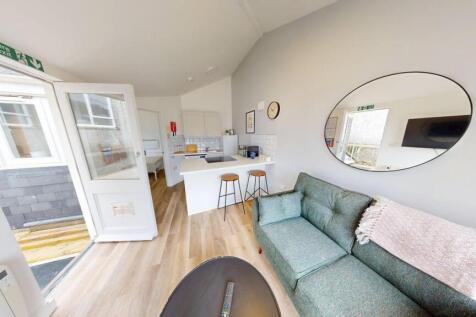 1-bed flat on The Pool house, 11, Arwenack Street TR11 3JA, £1,322/mo