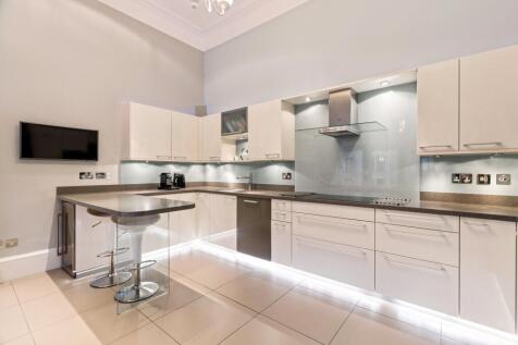 4 bed, 3 bath Apartment in Glasgow - Photo 12