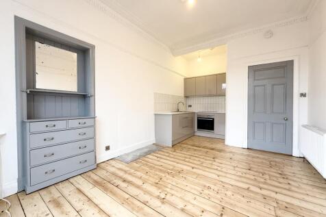 1-bed flat on Garry Street, Battlefield, G44, £900/mo