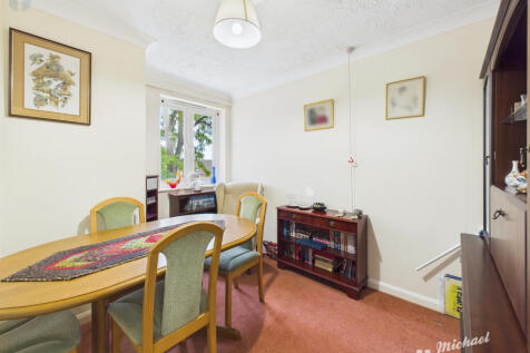 CAM03852G0-PR0312-STILL002