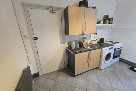 Third Avenue, London, E17 photo 3