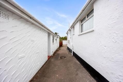 Northease Drive 95 SIDE PASSAGE.jpeg
