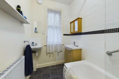 Flat 2 Bathroom