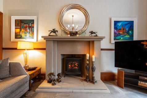 4 bed, 3 bath Detached in Glasgow - Photo 3