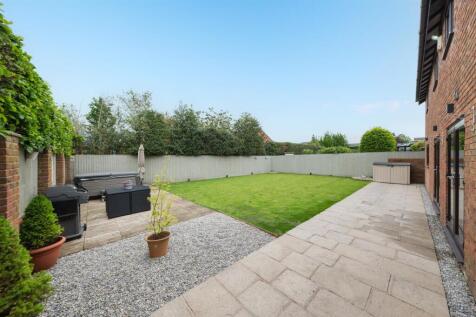 18 Royal Garden-001.jpg