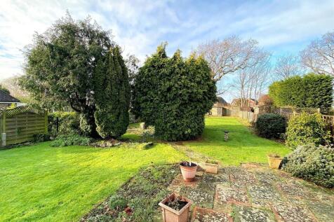 55 Chantry Ave - Garden2.jpg