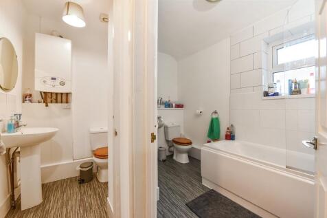 Bright bathroom with full tub and separate WC...