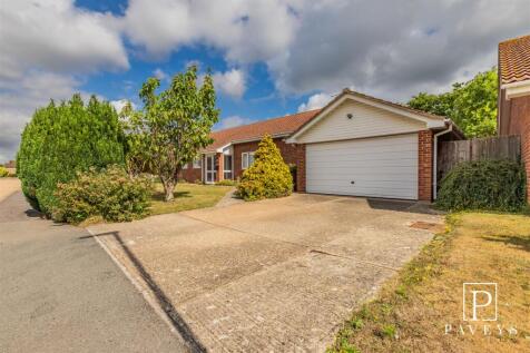 DETACHED DOUBLE GARAGE