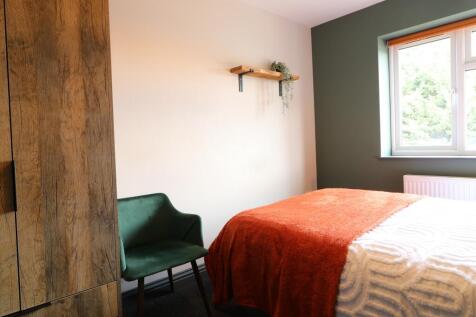 31 Bailey Road, Room 6 2.JPG