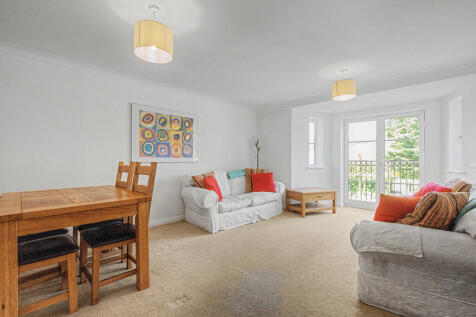 Living Area - Ang...