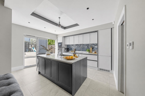 48 Beacon Kitchen.png