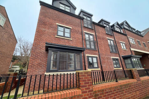 Leeds, LS25 - property photo