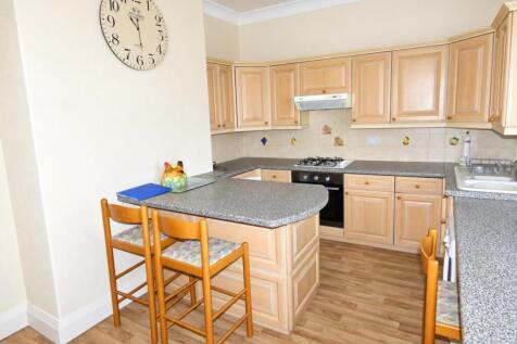 239A Clifton Drive Apartment  photo 3