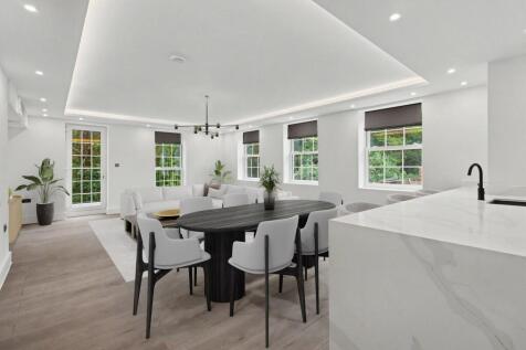 32 Green Lane, Cobham, KT11 photo 3