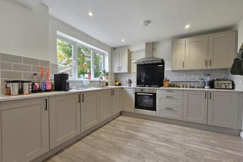 Kitchen (1).jpg