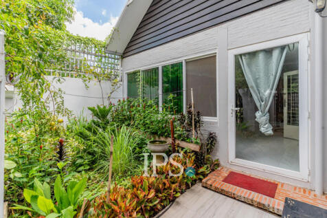 4 Bedroom Villa For Sale - Chroy Changvar, Phnom Penh