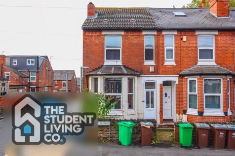 5-bed terraced on Rothesay Avenue, Lenton, £2,817/mo
