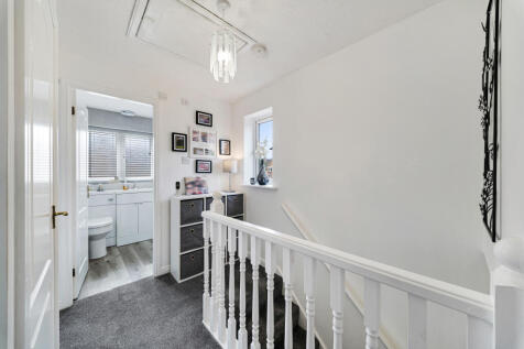 4 TENNYSON CLOSE-30.jpg