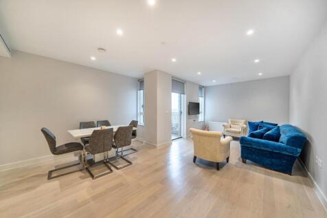 Davidson Frost-Wellings, DFW, Landsby, Stanmore, R
